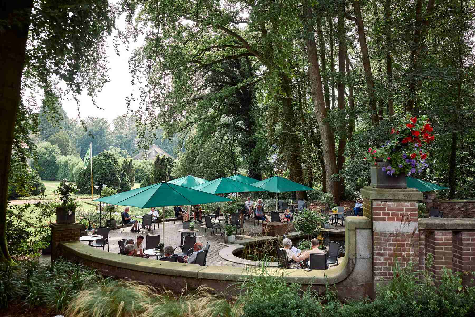 Terras Restaurant Almen (Lochem) Hotel Landgoed Ehzerwold