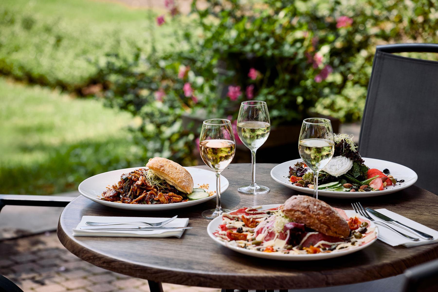 Terras Restaurant Almen (Lochem) Hotel Landgoed Ehzerwold